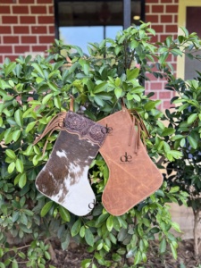 Sac cadeau de décoration de fête en cuir de vachette de créateur, bas de Noël repoussé à la main, arbre de Noël familial, cheminée - Product Image 6