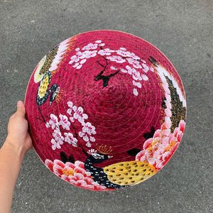 Sombreros de hojas personalizados a la venta, hechos a mano con hierba de sedge, sombrero cónico decorativo non la de Vietnam - Product Image 4