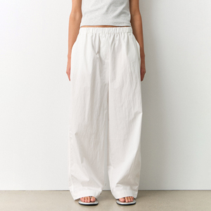 กางเกงโยคะเอวกลางสีขาวสำหรับผู้หญิง แห้งเร็ว ระบายอากาศได้ดี ผลิตจากไนลอน 100% มีเชือกผูกเอว สวมใส่สบาย ไซส์ใหญ่ กางเกงทรงหลวมสำหรับผู้หญิง - Product Image 1