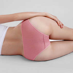 Braguitas de bikini románticas para mujer con logo personalizado, de nailon y elastano, transpirables, ecológicas, de tiro medio, elásticas, tallas grandes, con letras. - Product Image 2