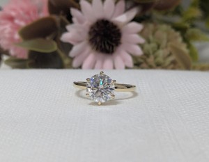 Anillo de compromiso solitario de moissanita de corte redondo de 1,75 quilates para mujer, oro amarillo/blanco macizo de 14k, regalo de San Valentín - Product Image 1