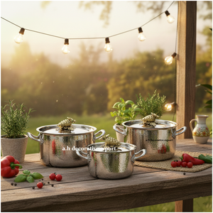 Juego de Sartenes y Cacerolas de Acero Inoxidable Martillado Artesanal, Diseño Europeo, Utensilios de Cocina Decorativos Premium con Detalles Dorados en Forma de Uva y Tapas - Product Image 1