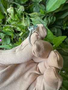 Anillo Solitario de Moissanita Azul Cian con Corte Redondo y Halo Oculto para Mujer, Plata 925 Original, Joyería Fina Premium para Enamorados - Product Image 3