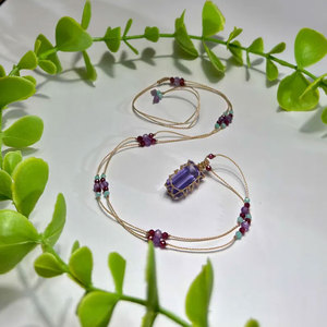 Collier artisanal en cristal d'améthyste, pendentif en pierre violette enroulé sur fil, cordon ajustable perlé, bijoux bohèmes faits à la main - Product Image 1