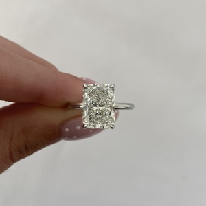 Bague de mariage solitaire en or blanc 14K 18K avec diamant de laboratoire taille radiant 4 carats, vente en gros, conception personnalisée, fabricant de bijoux - Product Image 1