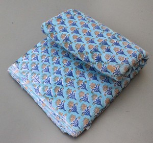 ผ้าพิมพ์ลายดอกไม้สไตล์อินเดีย 100% ผ้าฝ้ายเนื้อนุ่มบริสุทธิ์ สำหรับเสื้อผ้า-ชุดเดรส ผ้าม่าน ชุดนอน ผ้าคลุมเตียง และอื่นๆ อีกมากมาย - Product Image 2