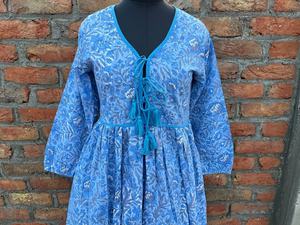 เดรสยาวพิมพ์ลายบล็อกมือแบบอินเดีย ผ้าฝ้าย ขายดีปี 2026 ชุดเดรสยาวผ้าฝ้ายอินเดียสำหรับผู้หญิง ราคาโรงงาน - Product Image 4