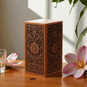 Urne en bois artisanale avec gravure florale et papillon, boîte à souvenirs commémorative, design floral gravé au laser - Product Image 3