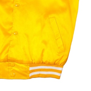 เสื้อแจ็คเก็ตเบสบอลแบบ Varsity ปักลายตัวอักษรสำหรับผู้ชาย ผ้าซาตินคุณภาพสูง สไตล์ลำลองแนวสตรีทแบบมหาวิทยาลัย เสื้อแจ็คเก็ตซาตินสั่งทำพิเศษ - Product Image 5
