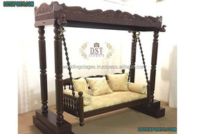 Balançoire indienne en bois de teck pour la maison balançoire polonaise brillante marron avec toit balançoire en bois traditionnelle faite à la main/Jhula - Product Image 6