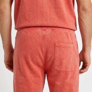 Ensemble coordonné de haute qualité en coton rouge corail vieilli Meyba Sports pour homme, t-shirt coupe décontractée et short assorti. - Product Image 3