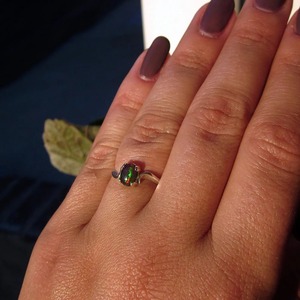 Anillo de compromiso minimalista de ópalo de fuego Halo, plata de ley 925 chapada en oro, engaste de púas, ópalo negro natural Welo, para boda de terceros - Product Image 2