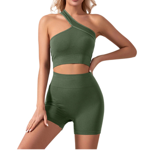 Ensemble de yoga vert asymétrique à une épaule, short taille haute, 2 pièces, sans couture, respirant, couleur unie, imprimé léopard, col rond, tenue de sport - Product Image 1