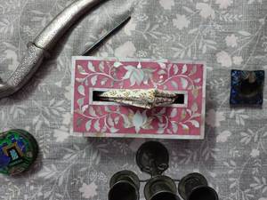 Caja de pañuelos hecha a mano con incrustaciones de nácar: Decoración floral rosa para baño, cubierta de caja de pañuelos con incrustaciones de nácar geométricas florales - Product Image 2