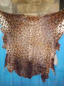 Cuir de vachette imprimé motif zèbre de qualité supérieure, couleur naturelle, résistant aux taches, pour la décoration intérieure, l'artisanat, les canapés, les coussins et les meubles. - Product Image 4