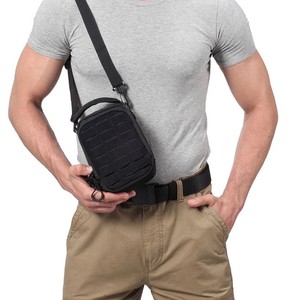Sac tactique imperméable avec poignée souple et fermeture éclair pour les voyages, fabriqué au Vietnam - Product Image 4