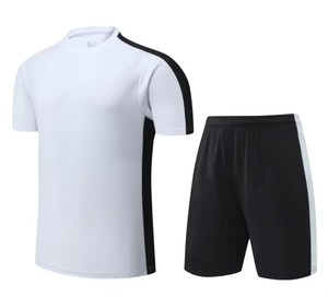Ensemble de maillot de football pour homme, blanc et noir, à blocs de couleur, manches courtes, polyester respirant, coupe régulière, col rond, taille élastique - Product Image 1