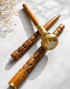 Canne de marche en bois avec poignée horloge, détails en laiton sculpté floral, canne de gentleman classique, style antique, canne décorative - Product Image 1