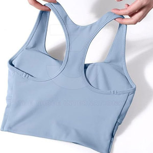 Ensemble de yoga confortable et respirant pour femmes - Leggings et soutien-gorge de sport écologiques de haute qualité avec design personnalisé - Product Image 4