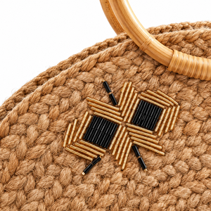 Sac à main demi-lune en jute personnalisable et écologique avec poignées en bambou, motif géométrique noir et or perlé pour femme - Vente en gros - Product Image 3