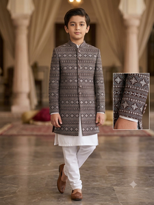 Motif de broderie sur velours bordeaux foncé, base de motif 9000, pour veste ethnique femme, lehenga de mariée, abaya, sherwani court. - Product Image 3