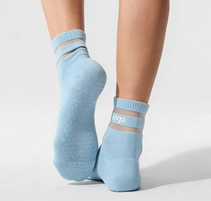 Chaussettes de Pilates personnalisées avec logo pour femmes et jeunes, antidérapantes, avec bordure transparente - Product Image 4