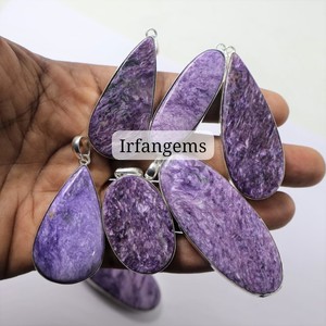Pendentif en laiton Charoïte de qualité supérieure, Cabochon de Charoïte violette 100% naturelle, Pierre de Charoïte pour la fabrication de bijoux, Pierres précieuses Charoïte en vrac - Product Image 1
