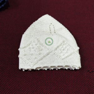 หมวกกุฟฟี่สำหรับสวดมนต์ของชาวมุสลิมแบบถักมือคุณภาพพรีเมียมจากกุจราต์ ขายส่ง ผลิตจากผ้าตาข่ายฝ้าย 100% ปรับขนาดได้ทุกไซส์ - Product Image 2