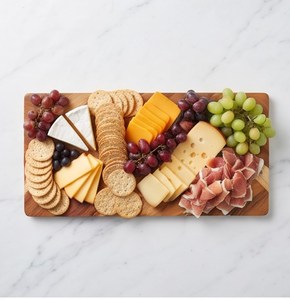 Planche à découper rectangulaire en bois d'acacia avec motif en chevrons et trou de suspension pour la cuisine - Product Image 4