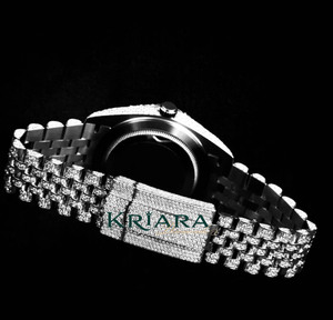 Reloj de Acero Inoxidable Dorado y Plateado de Calidad de Exportación con Esfera de Cristal y Detalles de Diamantes Genuinos para un Aspecto Lujoso - Product Image 6