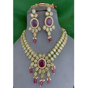 ชุดสร้อยคอพร้อมต่างหูประดับมอสซาไนต์ชุบทองคำแท้ ดีไซน์คลาสสิก สวยหรู คุณภาพเยี่ยม เหมาะสำหรับงานแต่งงาน งานหมั้น และงานเลี้ยงต่างๆ สำหรับผู้หญิง - Product Image 1