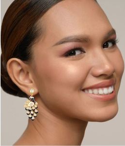 Pendientes Colgantes de Cristal con Imitación de Perlas, Corte Brillante, Chapados en Oro, Aleación de Zinc, Diseño Étnico Geométrico de Pavo Real - Product Image 4