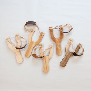 Jeu de 10 broches et 2 billes rotatives, nouveau jouet en bois écologique fait main de luxe pour enfants - vente en gros, artisanat indien - Product Image 2