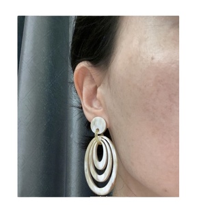 FAIZACRAFT Pendientes de puño de moda clásica Diseño de alas en forma de cuerno Precio al por mayor - Product Image 1