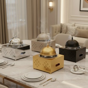 Ensemble de quatre réchauds à buffet aux finitions argent, champagne, or et noir, avec bases et couvercles à motifs, pour les mariages - Product Image 4