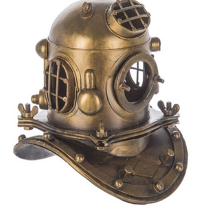 Réplica de casco de buceo de epoca en latón antiguo con ventanas laterales rejilladas y cuello con tornillos, a precios de mayorista. - Product Image 1