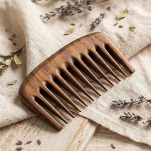 Peignes en bois naturels d'Inde, très demandés, en vente en gros ici aux meilleurs prix par Decor World Expo - Product Image 2