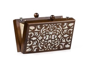 Pochette de soirée artisanale en nacre incrustée avec bandoulière amovible - Product Image 4