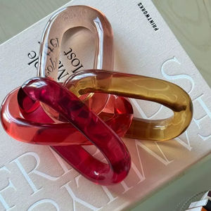 Décoration intérieure : Chaînes en résine personnalisables, très grandes et aux couleurs claires, maillons en résine multicolores de grande taille disponibles. - Product Image 1