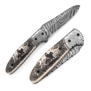 Couteau pliant personnalisé en acier Damas de qualité industrielle avec bouton de pouce, manche en os de chameau gravé au laser, motif Celtic Hound - Product Image 3