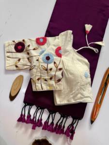 Sari de Algodón Khadi Hecho a Mano por Diseñadores con Blusa de Algodón con Bordado Completamente Cosido - Product Image 2