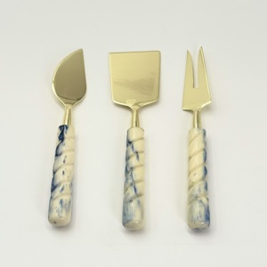 Juego de 3 Utensilios para Queso de Acero Inoxidable Personalizables con Mango de Resina, Vajilla Dorada Pulida, Artículos de Cocina a Bajo Precio - Product Image 1