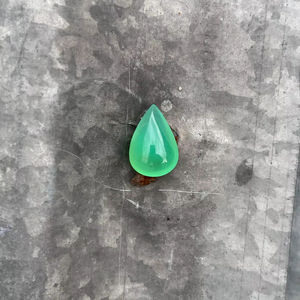 Crisoprasa Natural de Alta Calidad, Gema Suelta en Cabujón, Corte Pera, 8mm, Pulida, 10.15 Ct - Product Image 1