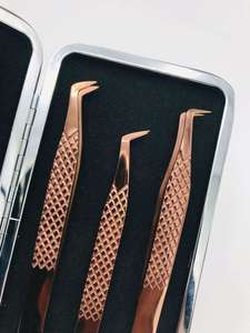 Ensemble de pinces à cils couleur or rose plasma, pointe de précision, prise en main douce, pour extension de cils et étui magnétique noir - Product Image 3