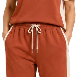 Ensemble décontracté deux pièces pour femme, t-shirt à manches courtes et pantalon droit, couleur rouille et beige, avec empiècements contrastés - Product Image 5