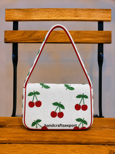 Sac à bandoulière de luxe fait main en perles de rocaille motif fraise, sac à main brodé tendance pour femme |   Écologique, léger, robuste et tendance - Product Image 5
