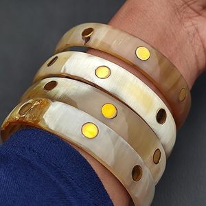 Brazalete de cuerno de primera calidad con pulido suave para uso regular a bajo costo. Elegante brazalete de cuerno de CRAFT ZONE EXPORT. - Product Image 2