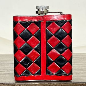 Customized 2026 Handcrafted Checkered Genuine <b>Leather</b> Hip Flask Stainless Steel Pocket Flask Leak Proof Portable Whiskey Flask - Product Image 6
