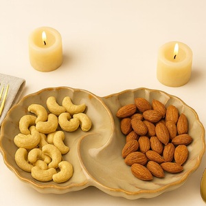 Bol à Snacks Double en Céramique de Luxe avec Noix de Cajou et Amandes, Plateau de Service Élégant Finition Marbre, Bol de Service Divisé pour Noix - Product Image 1