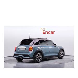 Mini Cooper 5 Puertas Edición Multitone 2023/1 23,946 km Volante a la Izquierda Asientos de Cuero Cámara Trasera Estándar de Emisiones Euro V - Product Image 2